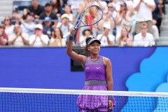 皇马更衣室不满情绪蔓延，球星离队传闻引关注