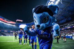 申花泰山之战3-3平局：卡扎尔帽子戏法成经典瞬间